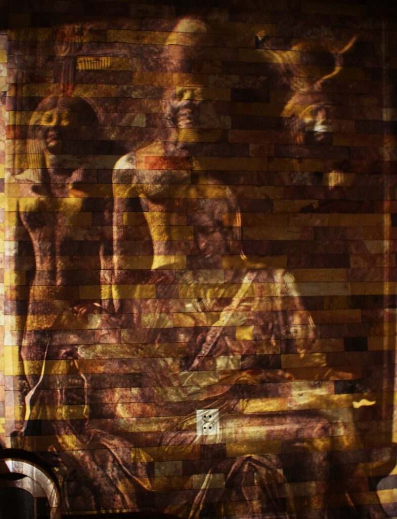 Obraz w przestrzeni, mapping przy użyciu epidiaskopu. Autor: Wojciech Stachura