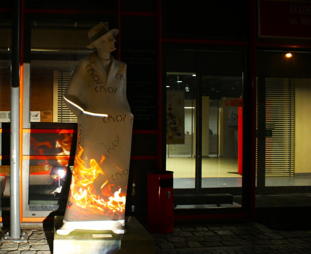 Obraz w przestrzeni, mapping przy użyciu epidiaskopu. Autor: Wojciech Stachura